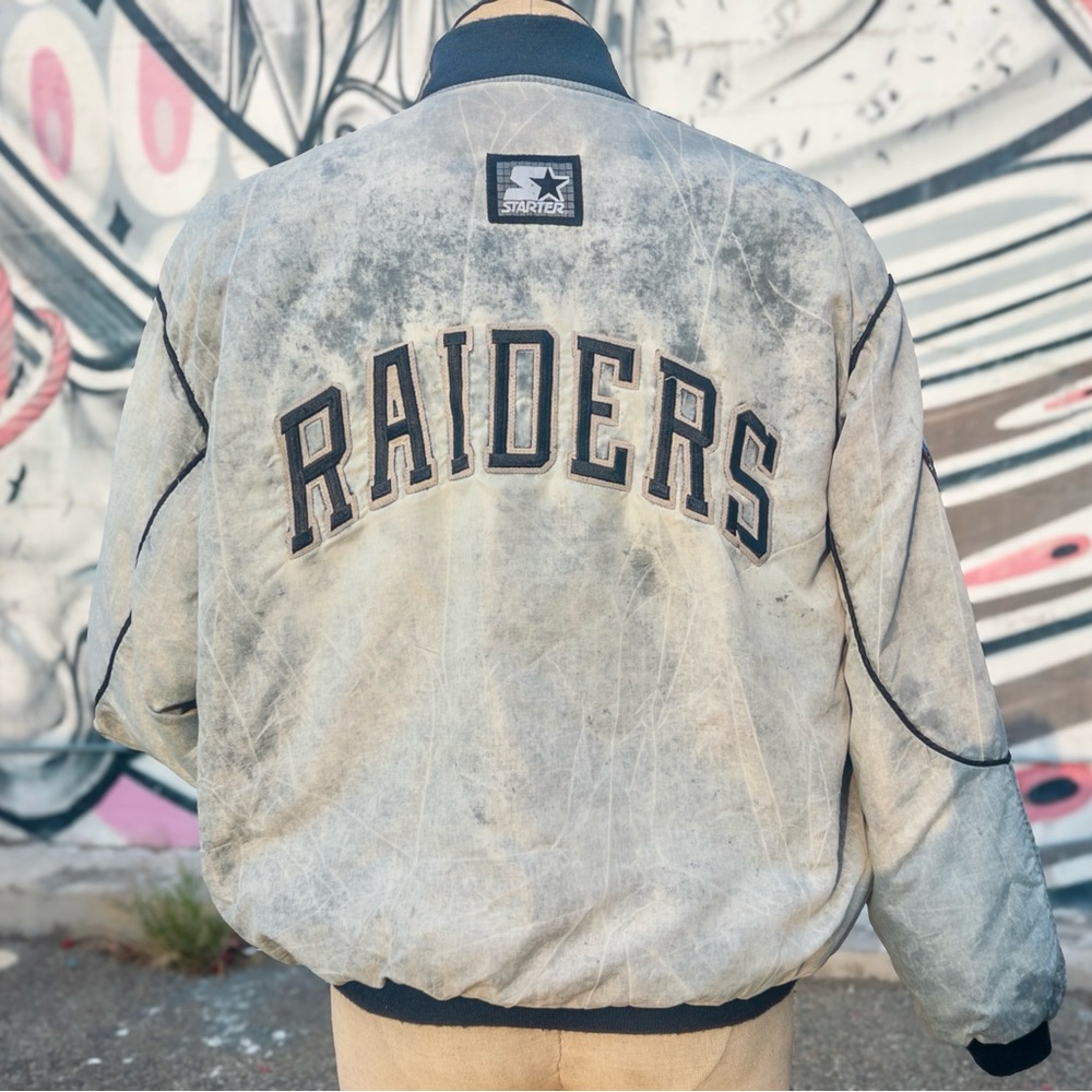 OAKLAND RAIDERS Vintage Bomber Jacket size Large (by Starter) | Distressed Gray - Picture 3 of 13